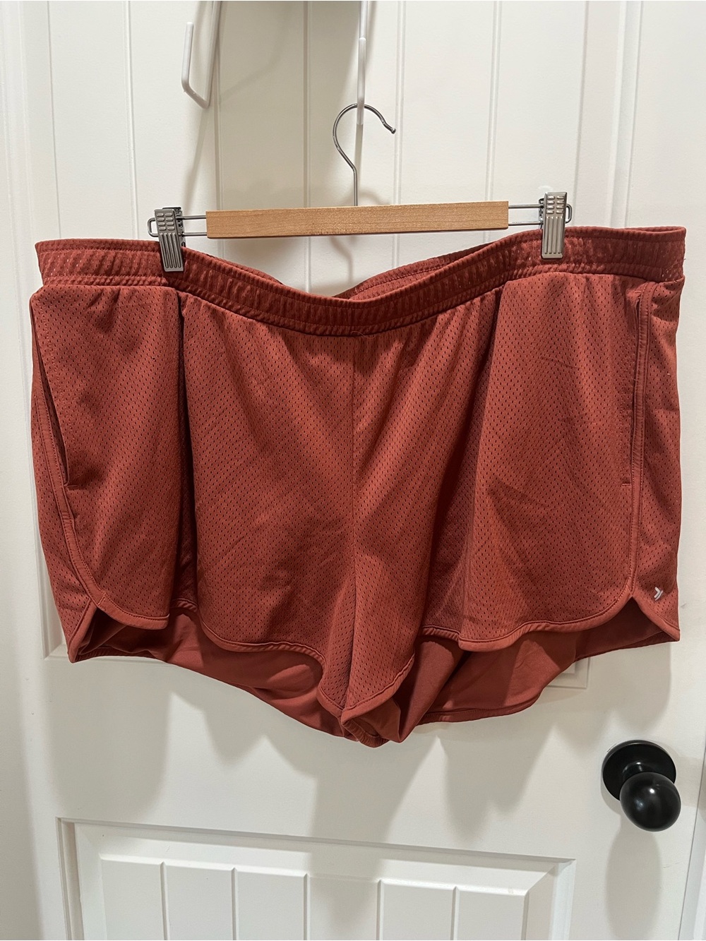 Old Navy Women's Comfy Athletic Mesh Shorts in Rust - XXL